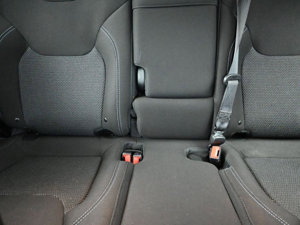 Used 2019 Jeep Cherokee Latitude w/ Popular Appearance Group image 27