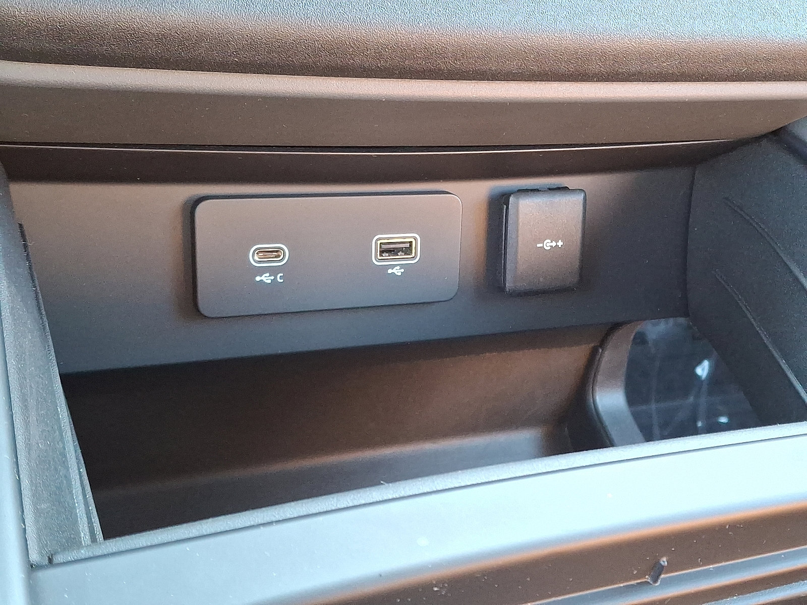 Used 2023 Land Rover Defender 110 X image 24