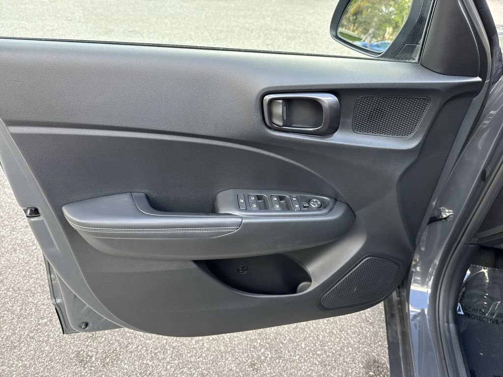 Used 2024 Hyundai Venue Limited image 39