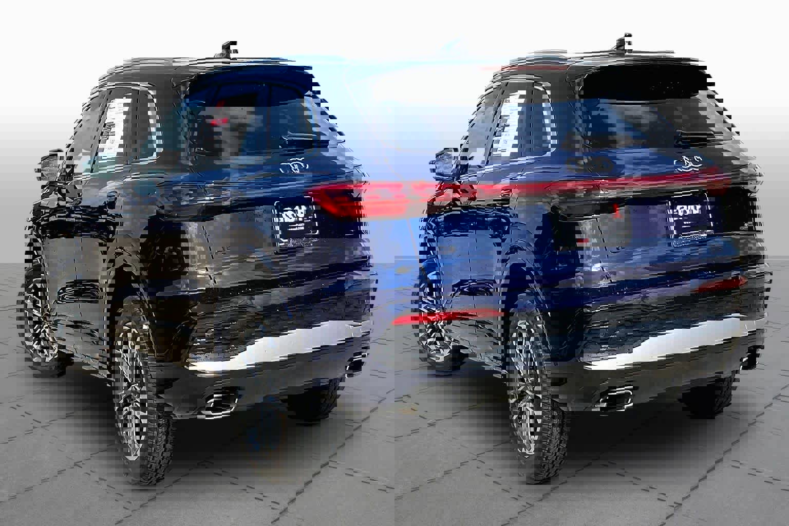 Used 2025 Audi Q5 Premium w/ Convenience Package image 11