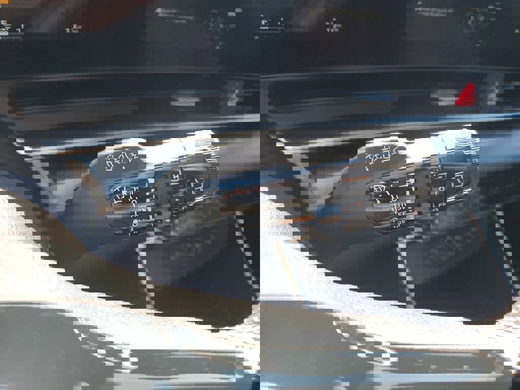 New 2026 Kia Carnival SX w/ SX Dark Edition Package FWD image 31