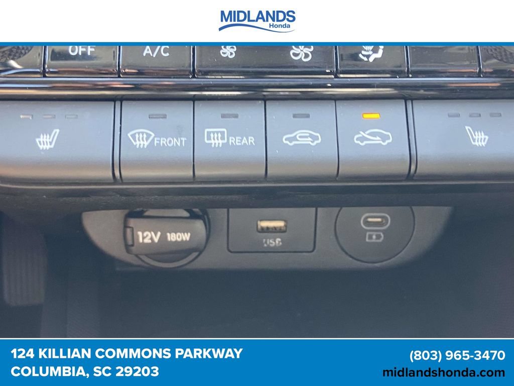 Used 2025 Hyundai Elantra Limited FWD image 29