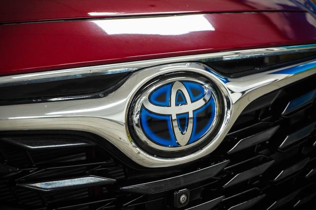 Used 2024 Toyota Highlander Platinum FWD image 29