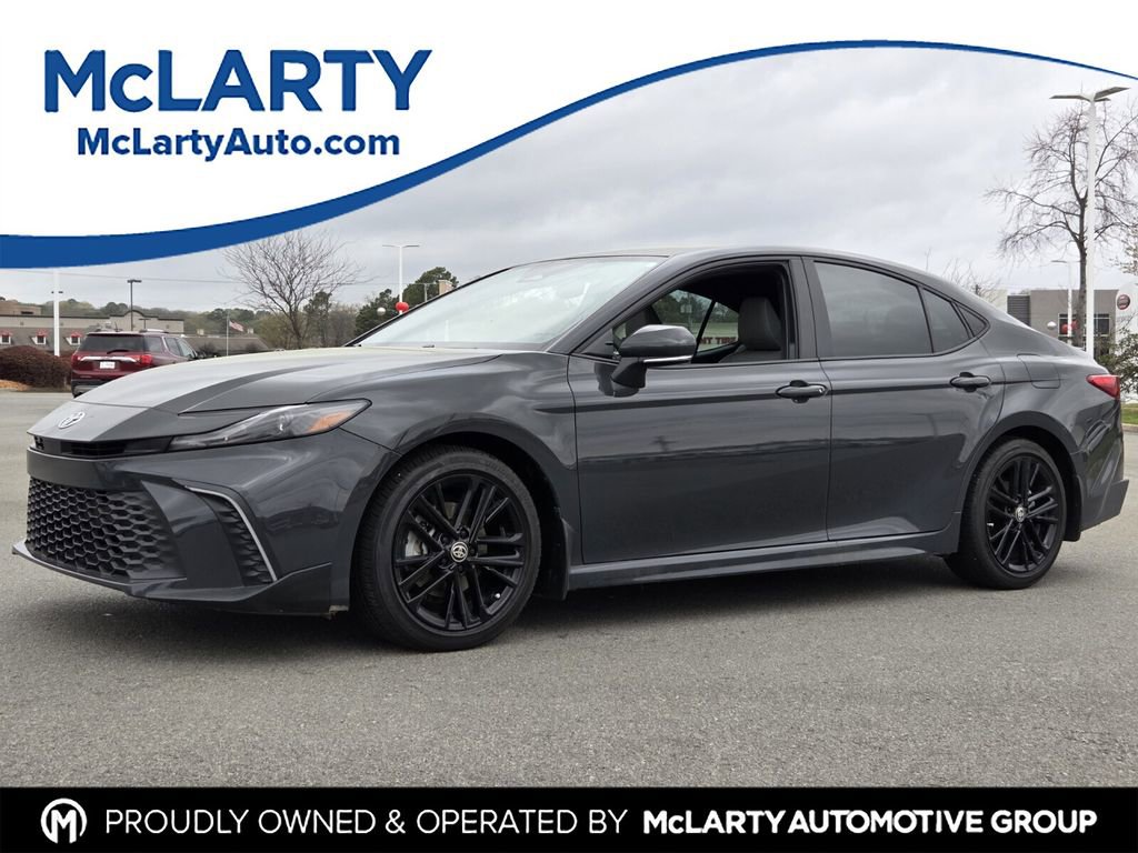 Used 2025 Toyota Camry SE image 1