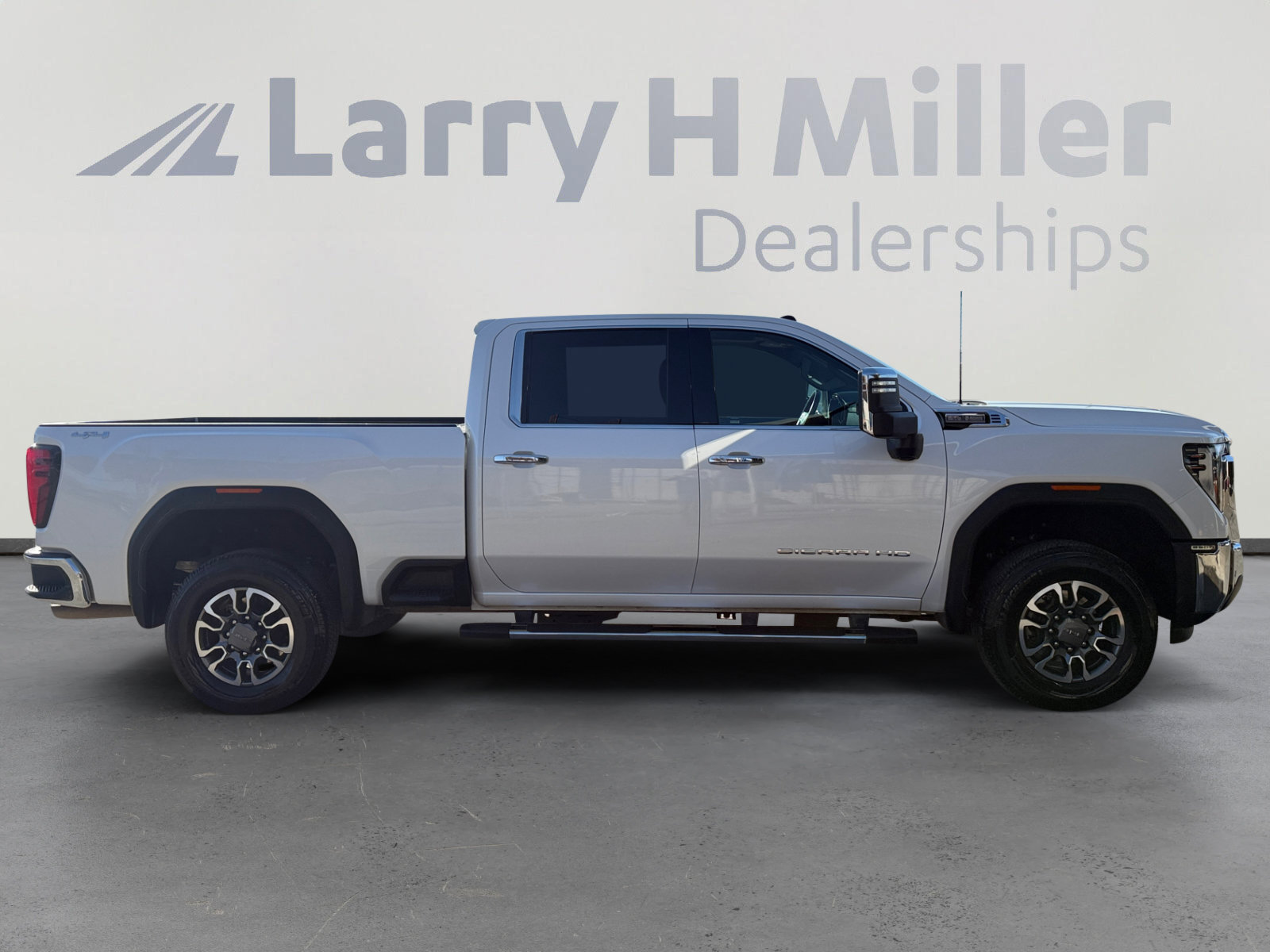 Used 2025 GMC Sierra 2500 SLT w/ SLT Premium Package AWD/4WD image 6