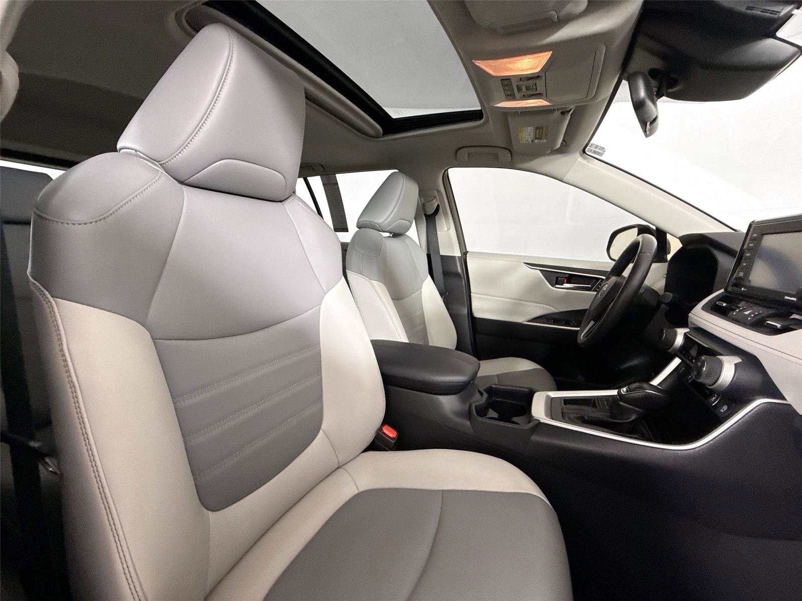 Used 2020 Toyota RAV4 XLE Premium FWD image 43