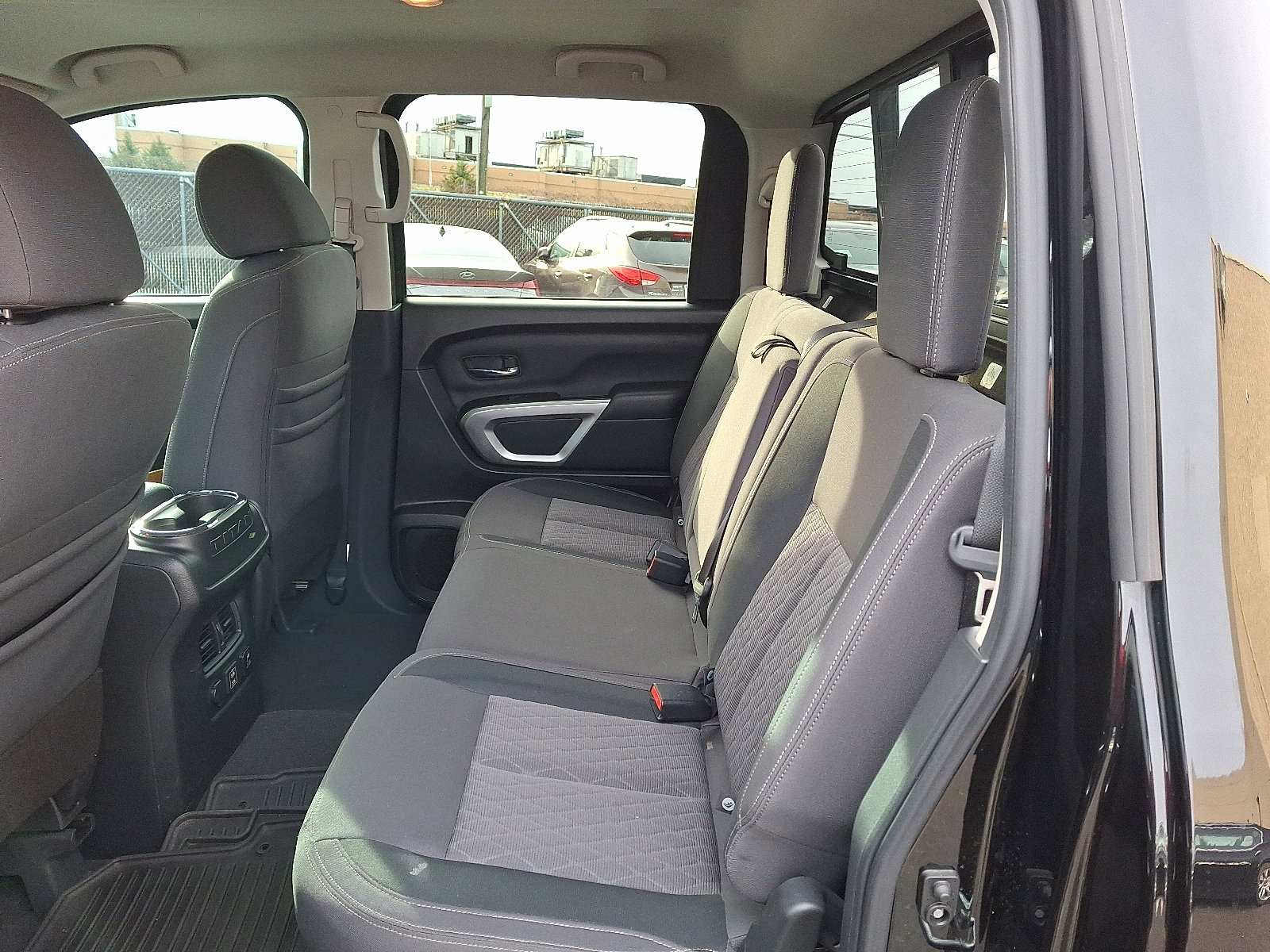 Used 2021 Nissan Titan SV w/ SV Convenience Package image 9