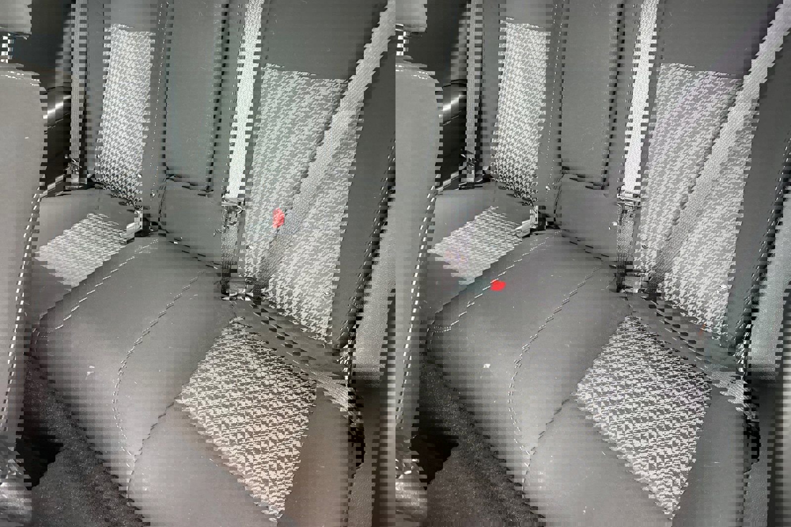 Used 2022 Dodge Challenger GT AWD/4WD image 13