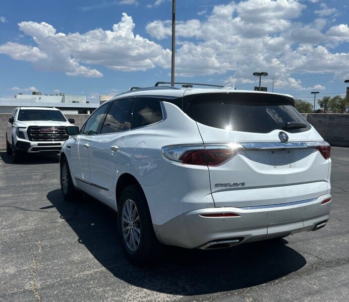 Used 2023 Buick Enclave Essence FWD image 4