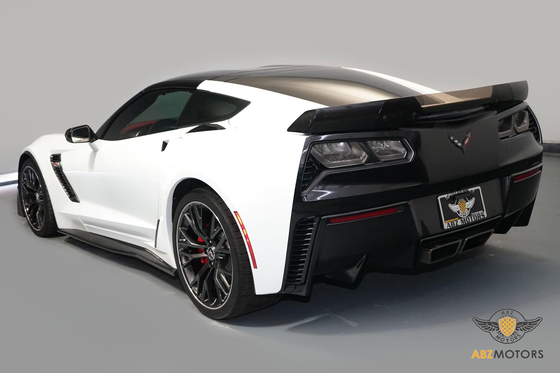 Used 2015 Chevrolet Corvette Z06 w/ 3LZ Preferred Equipment Group RWD image 6