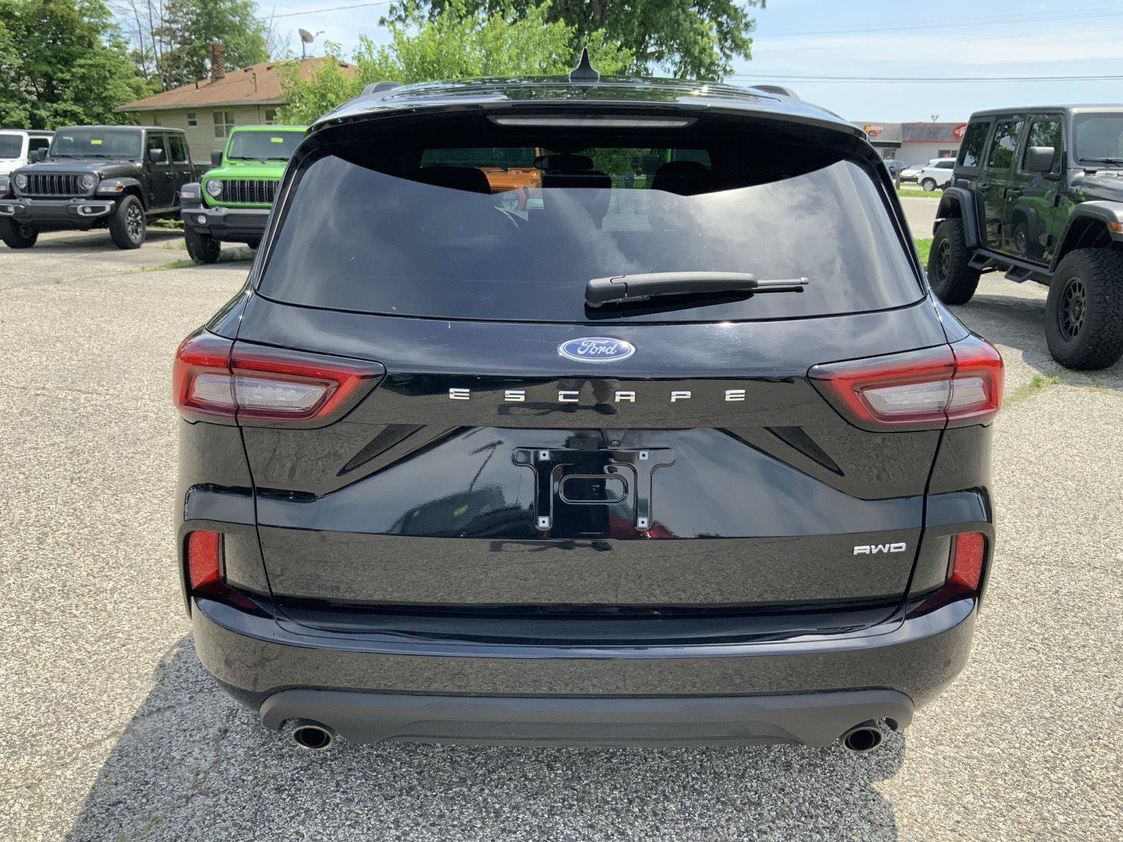 Used 2023 Ford Escape ST-Line w/ Tech Pack #1 AWD/4WD image 10