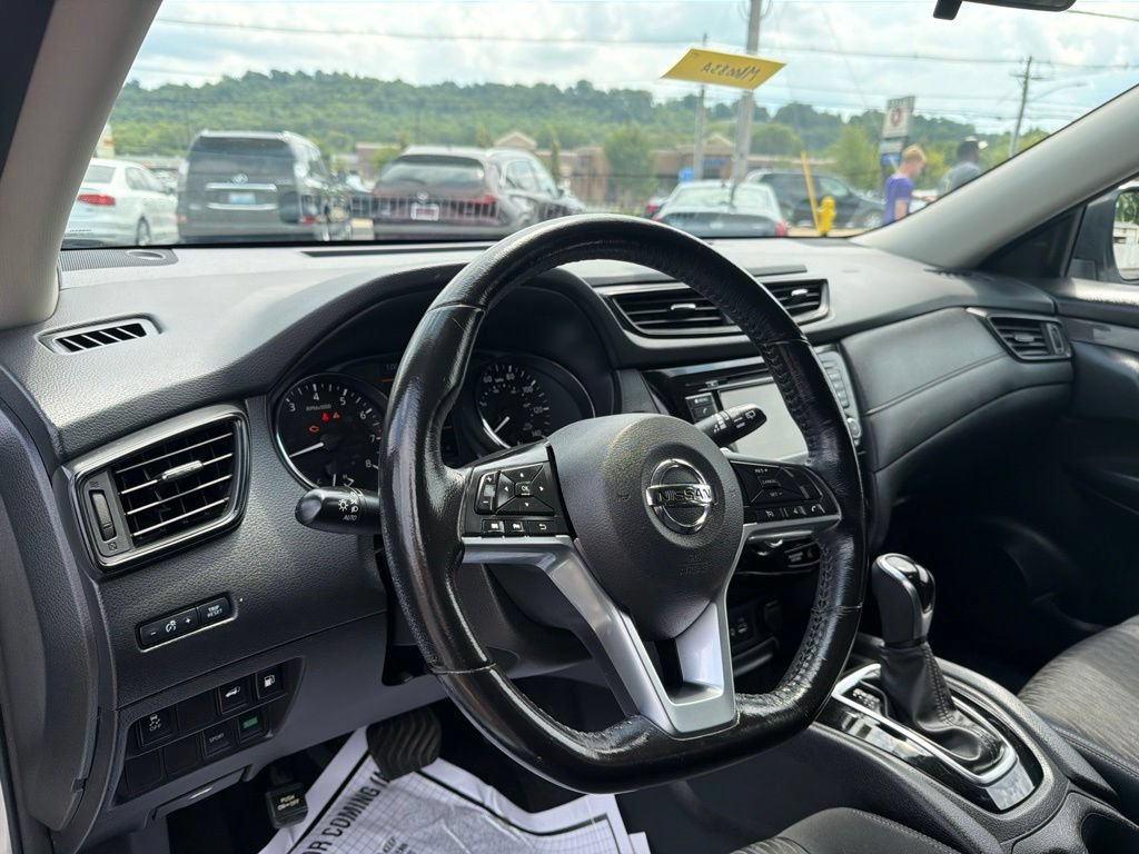 Used 2018 Nissan Rogue SV FWD image 17