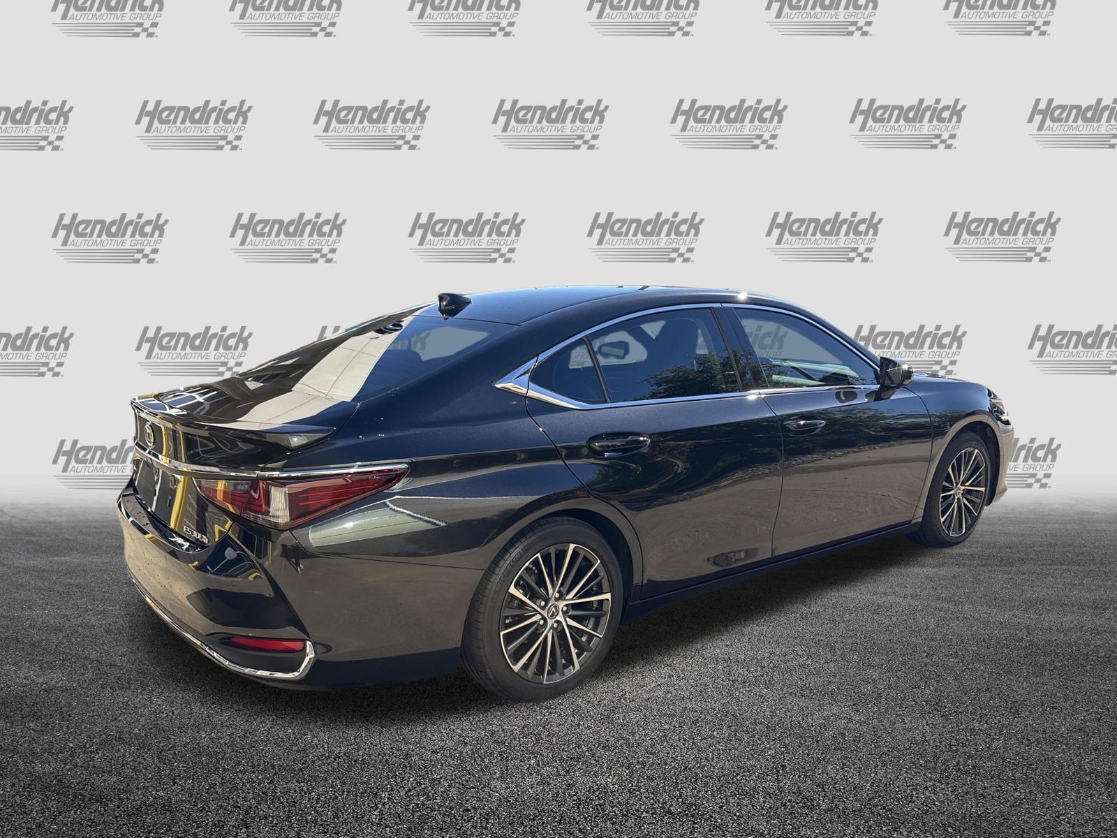 Used 2025 Lexus ES 300h w/ Premium Package FWD image 10