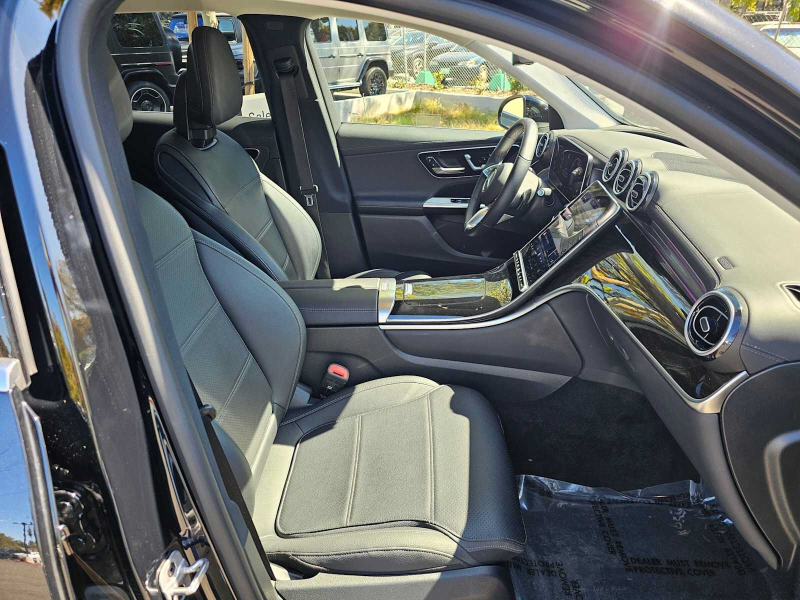 Used 2025 Mercedes-Benz GLC 350e 4MATIC image 10