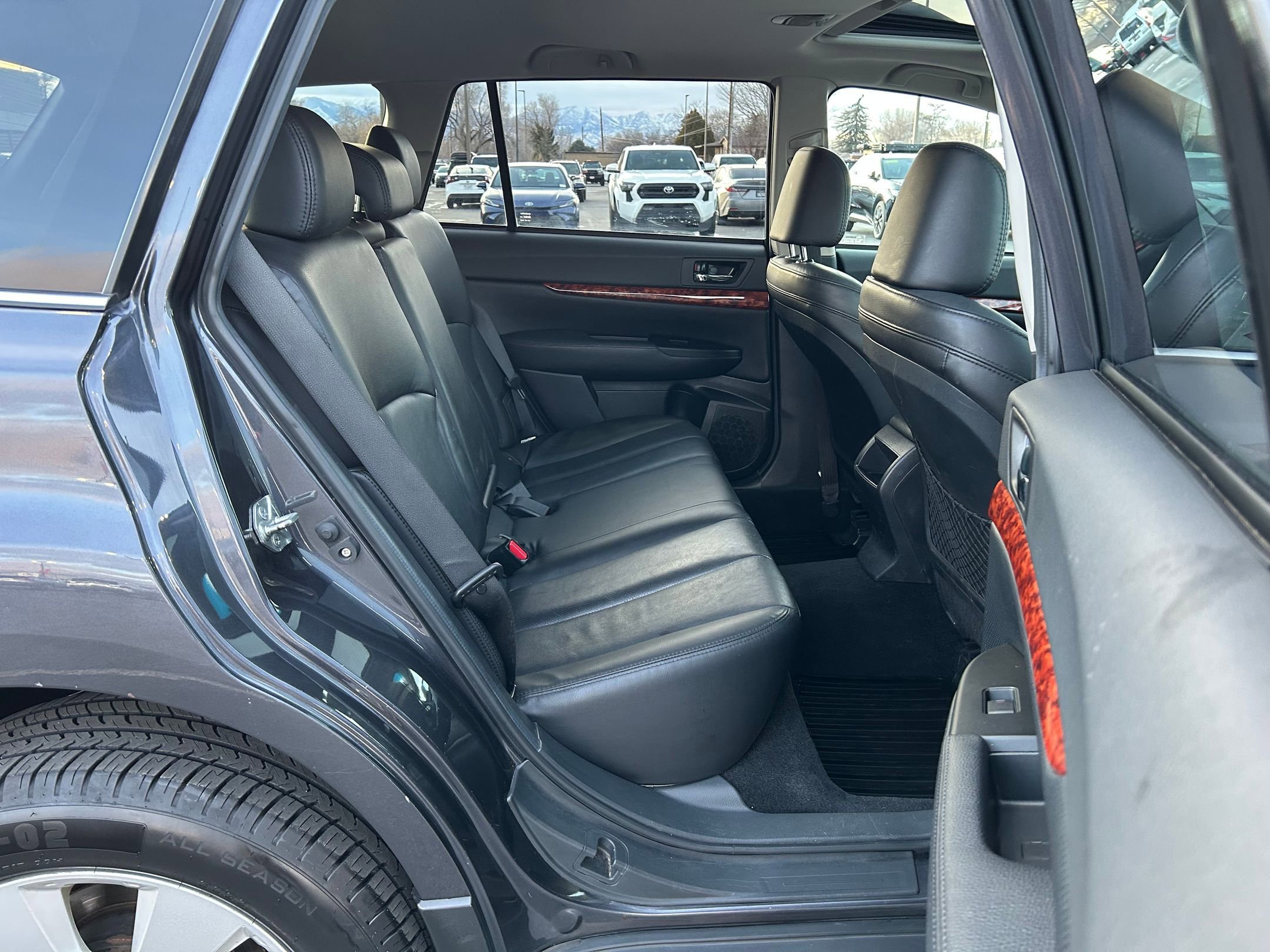 Used 2011 Subaru Outback 2.5i Limited image 25