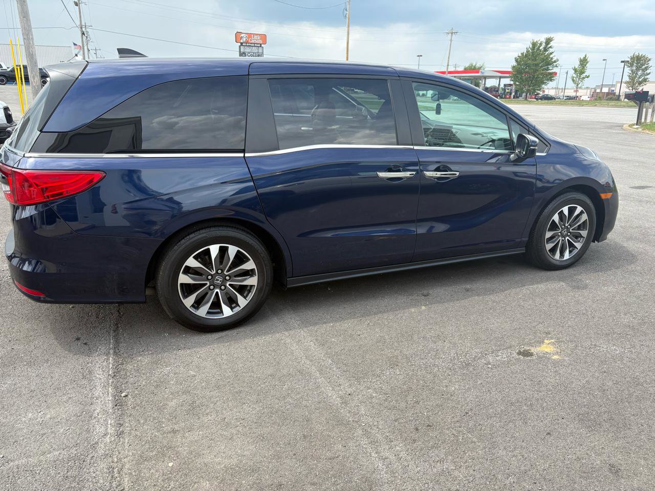 Used 2023 Honda Odyssey EX-L image 2