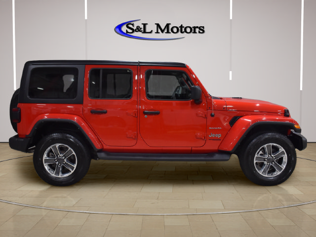 Used 2022 Jeep Wrangler Unlimited Sahara w/ Dual Top Group AWD/4WD image 9