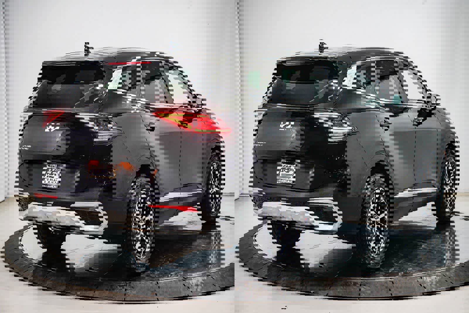 Used 2023 Kia Sportage EX image 4