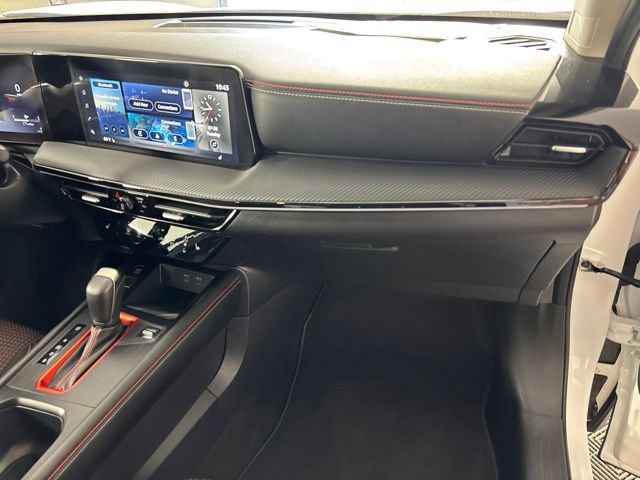Used 2025 Nissan Kicks SR w/ SR Premium Package AWD/4WD image 29