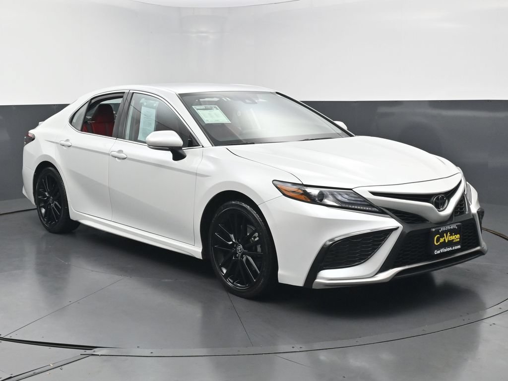 Used 2024 Toyota Camry XSE FWD image 3