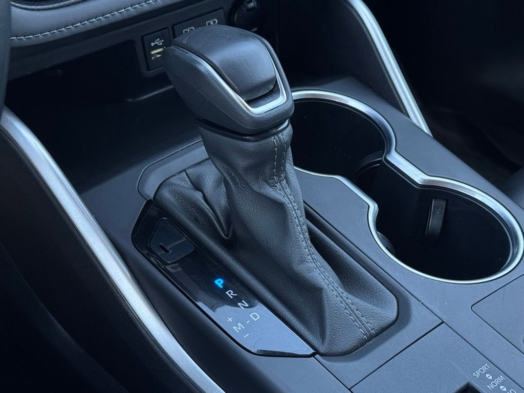 Used 2024 Toyota Highlander XLE FWD image 35