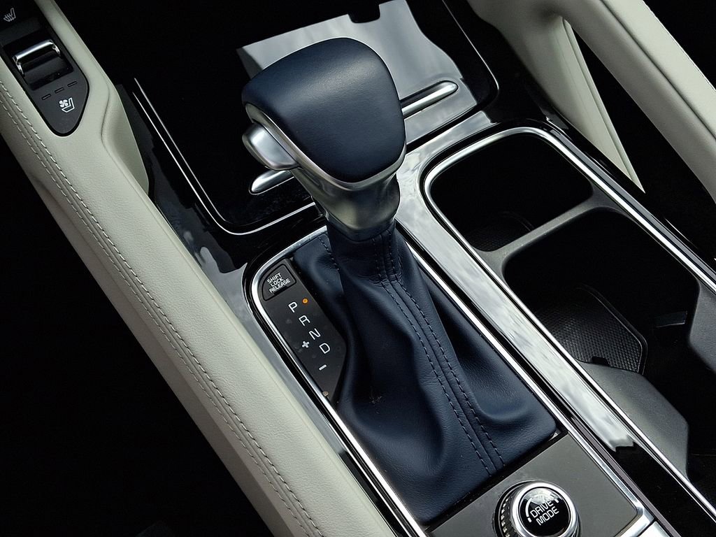 Used 2025 Kia Telluride SX w/ SX Captain's Chair Package image 16