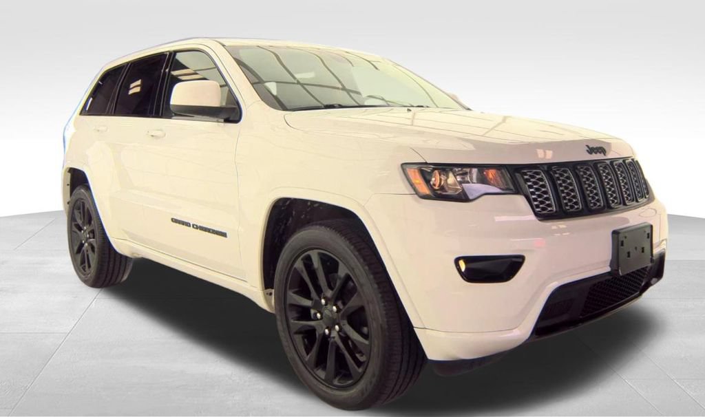 Used 2020 Jeep Grand Cherokee Altitude AWD/4WD image 4
