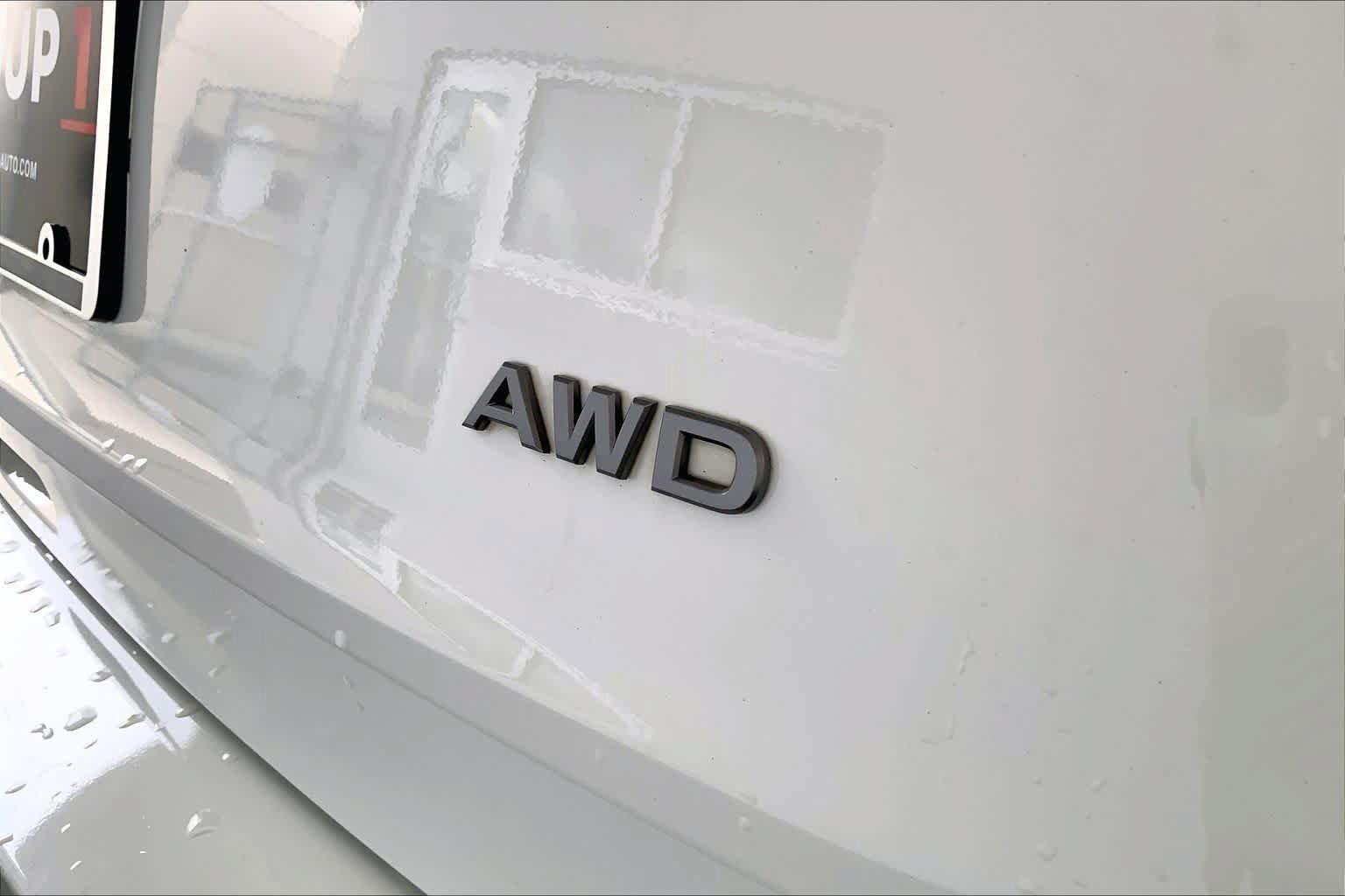 Used 2024 Nissan Rogue S AWD/4WD image 10