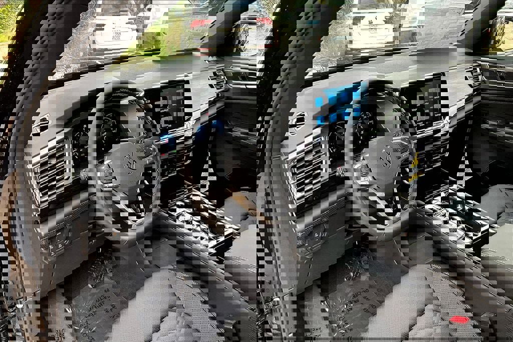 New 2025 Volkswagen Atlas Cross Sport SE image 14