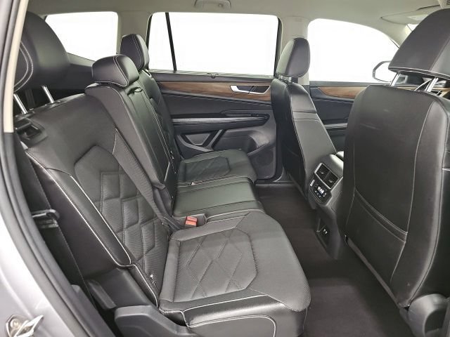 Used 2025 Volkswagen Atlas SE AWD/4WD image 37