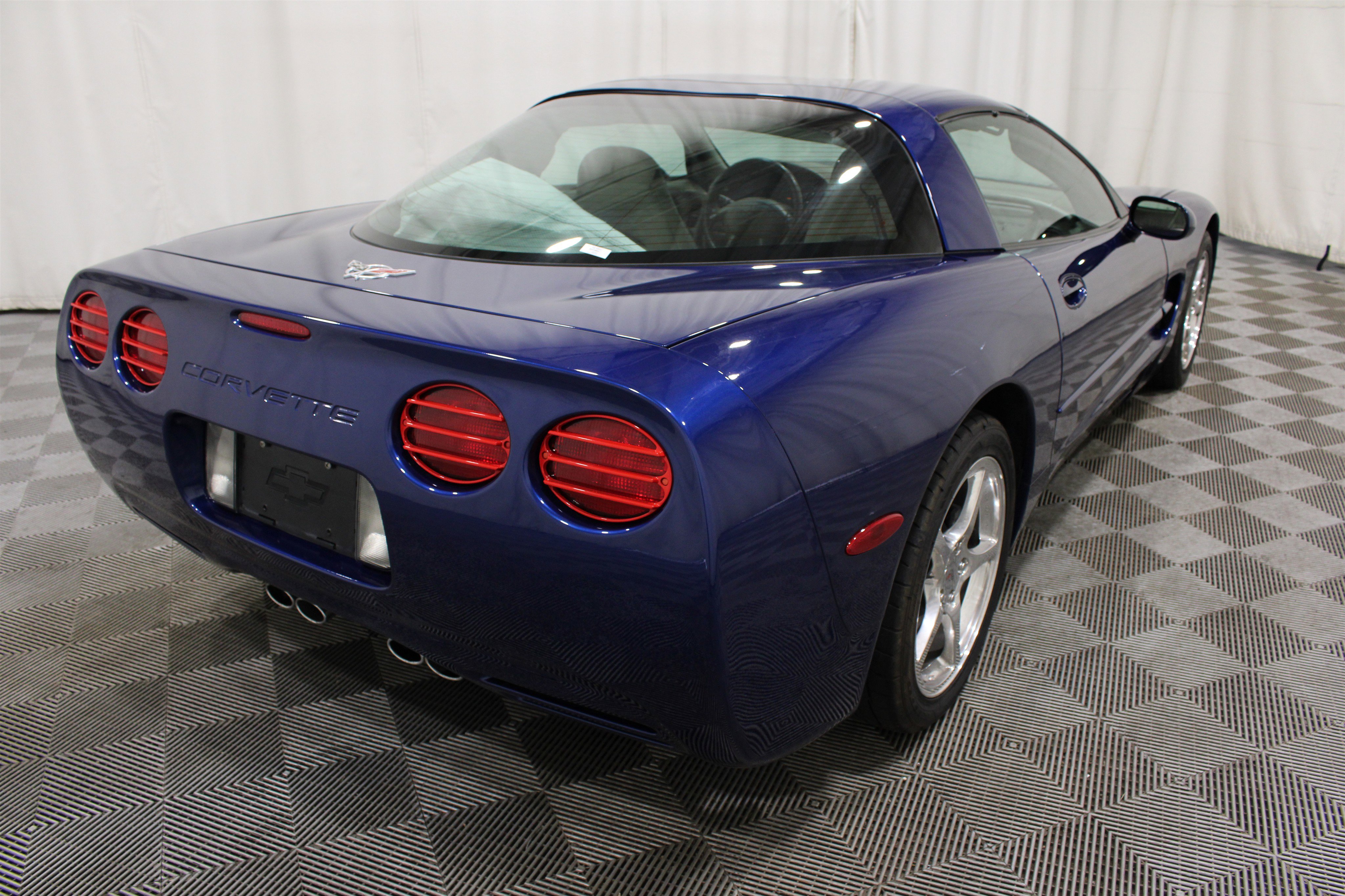 Used 2004 Chevrolet Corvette Coupe w/ Preferred Equipment Group RWD image 19