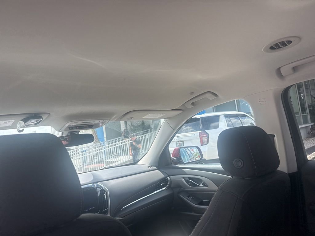 Used 2020 Chevrolet Traverse LT image 16