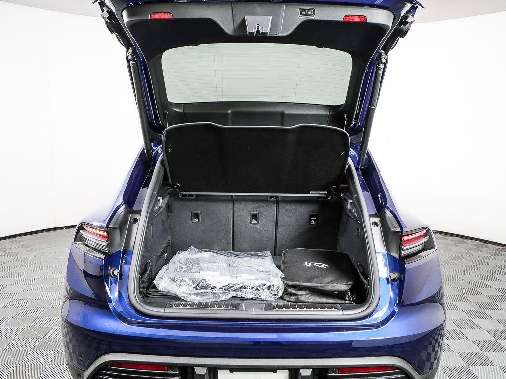 New 2026 Porsche Macan Electric RWD image 32