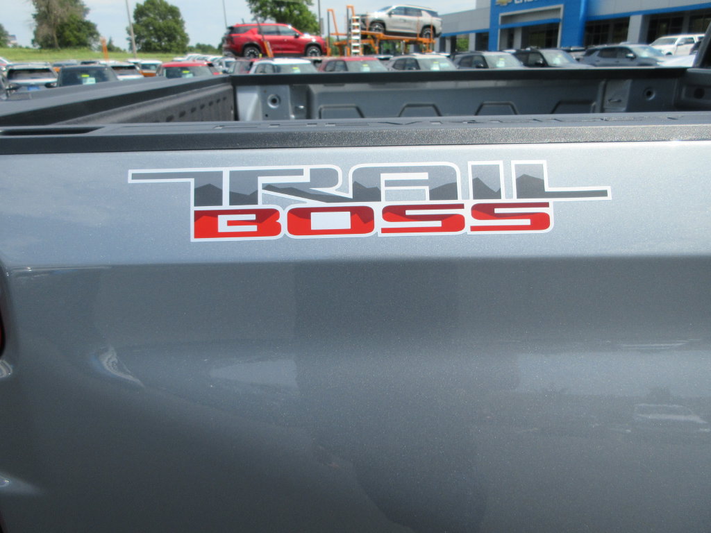 New 2026 Chevrolet Silverado 1500 Custom Trail Boss w/ LPO, Dark Essentials Package AWD/4WD image 13