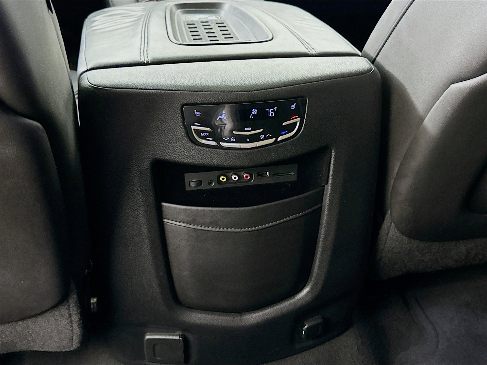 Used 2015 Cadillac Escalade Luxury image 28