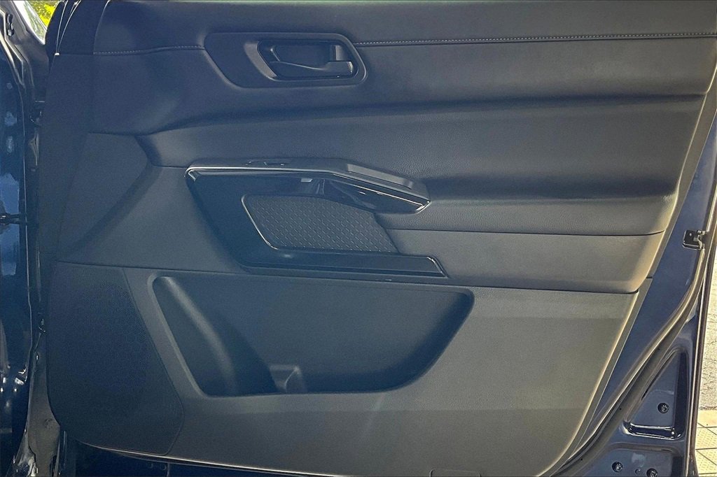 Used 2024 Nissan Pathfinder SV image 25