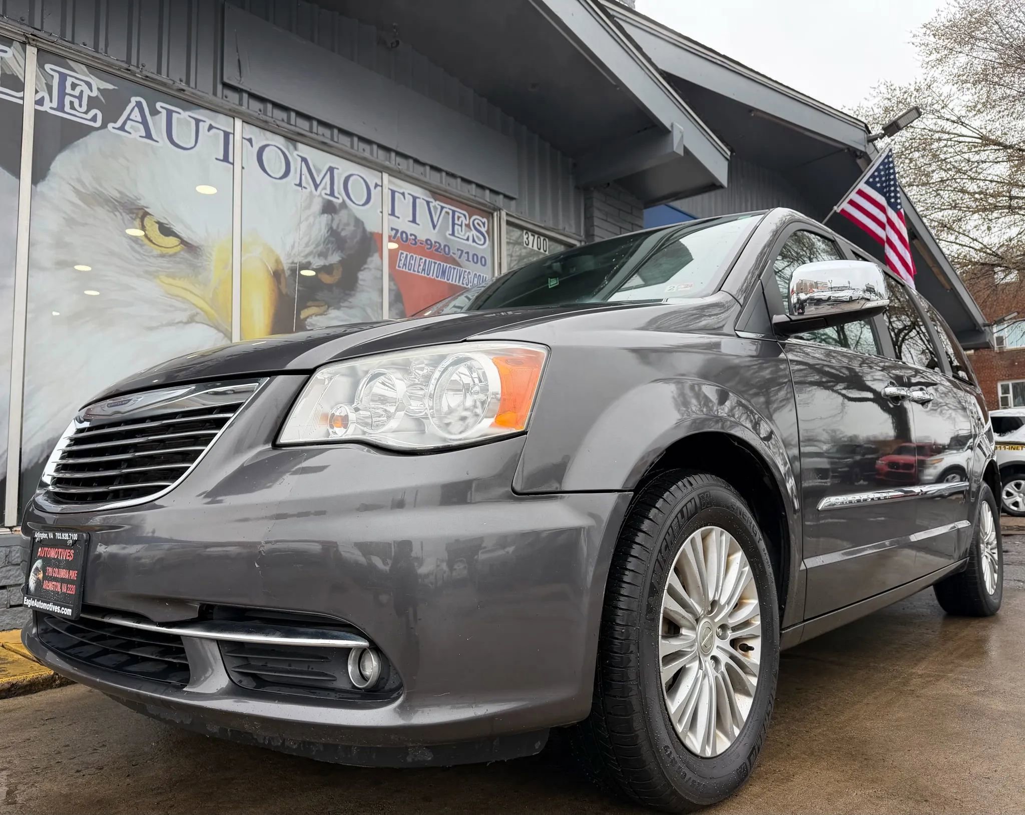 Used 2015 Chrysler Town & Country Touring-L w/ Driver Convenience Group image 7