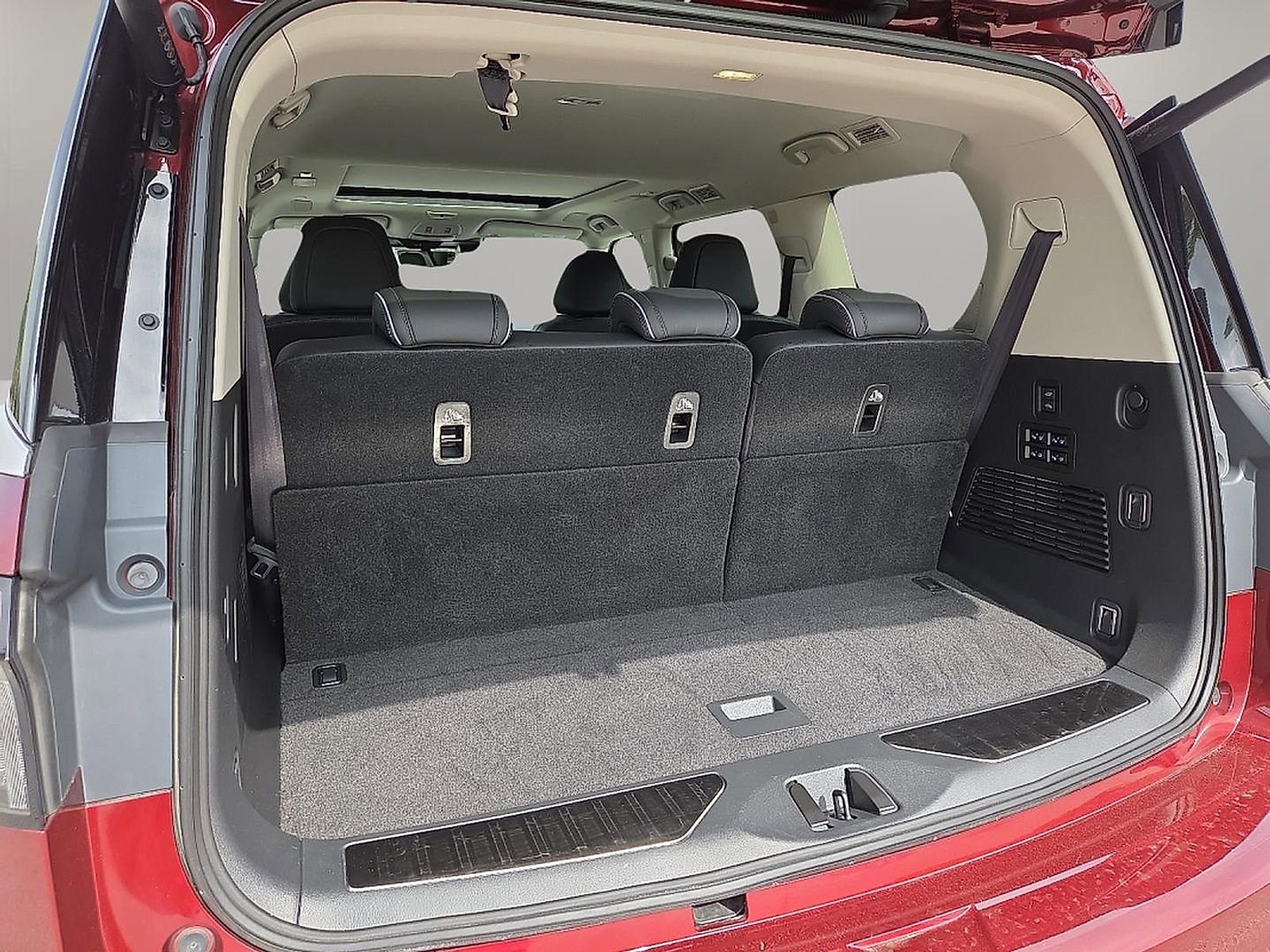 Used 2025 INFINITI QX80 Sensory AWD/4WD image 8