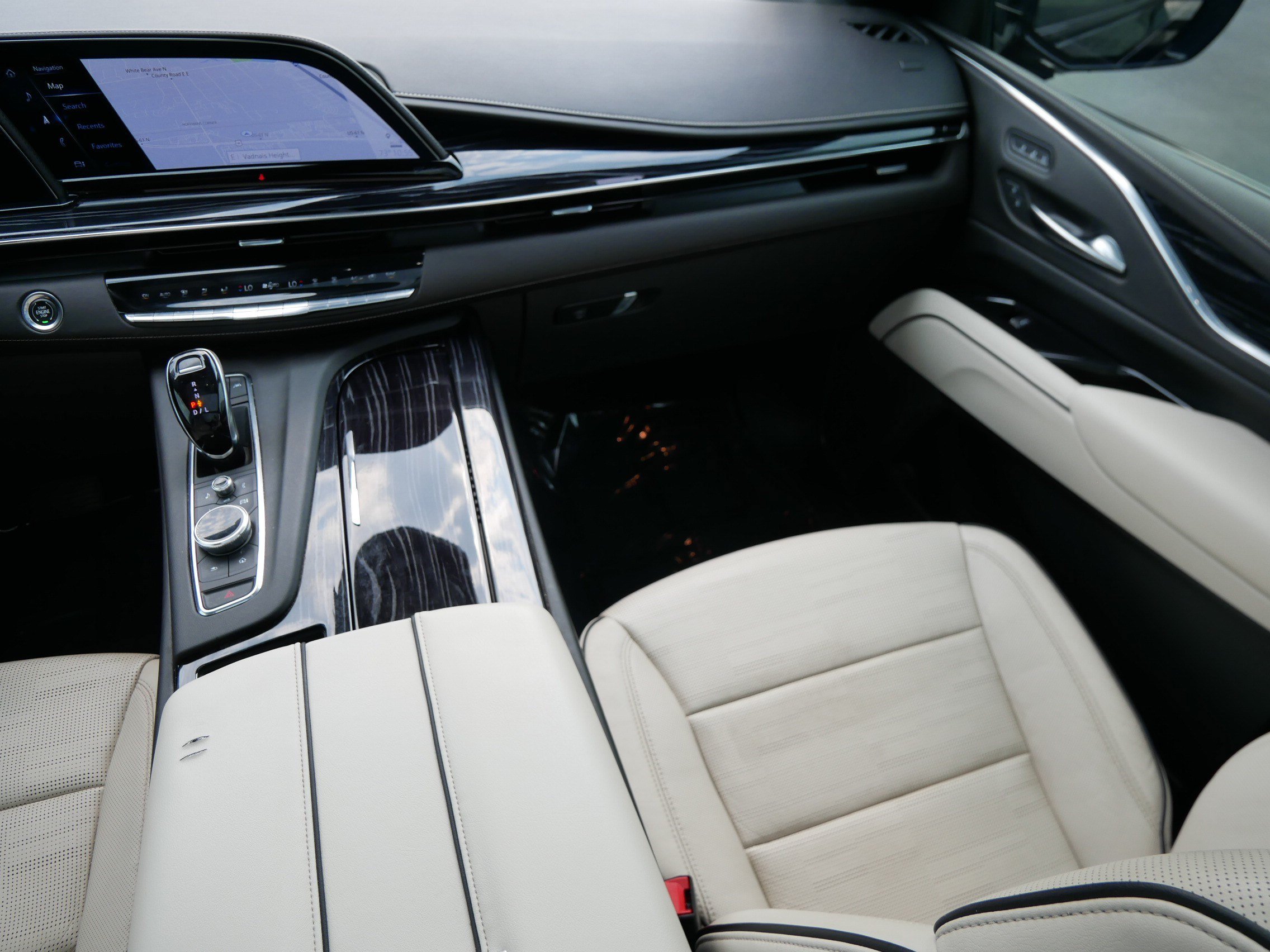 Used 2022 Cadillac Escalade Sport w/ LPO, ONYX Package AWD/4WD image 11