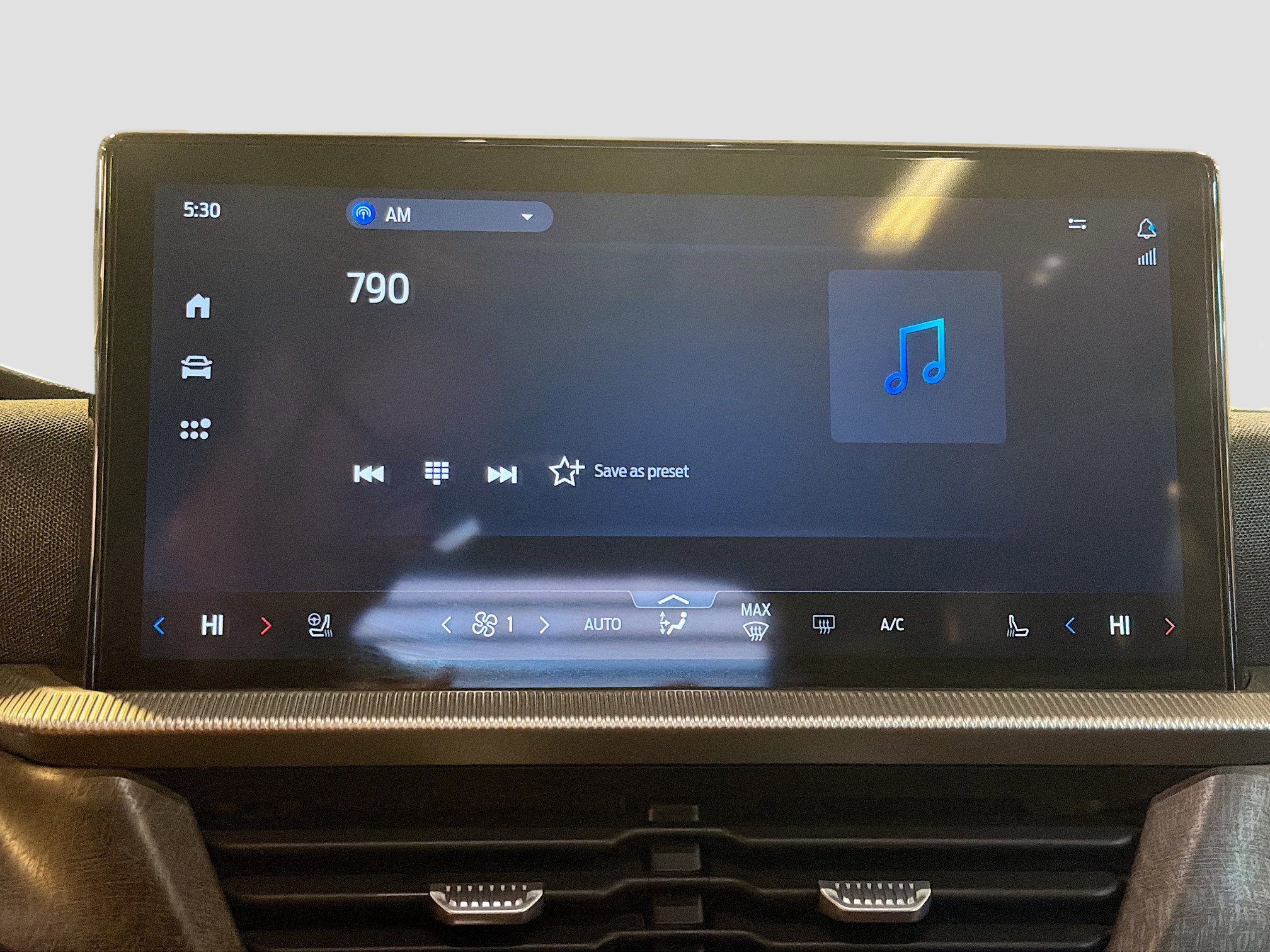 Used 2025 Ford Explorer Platinum w/ LUX Leather Package image 21