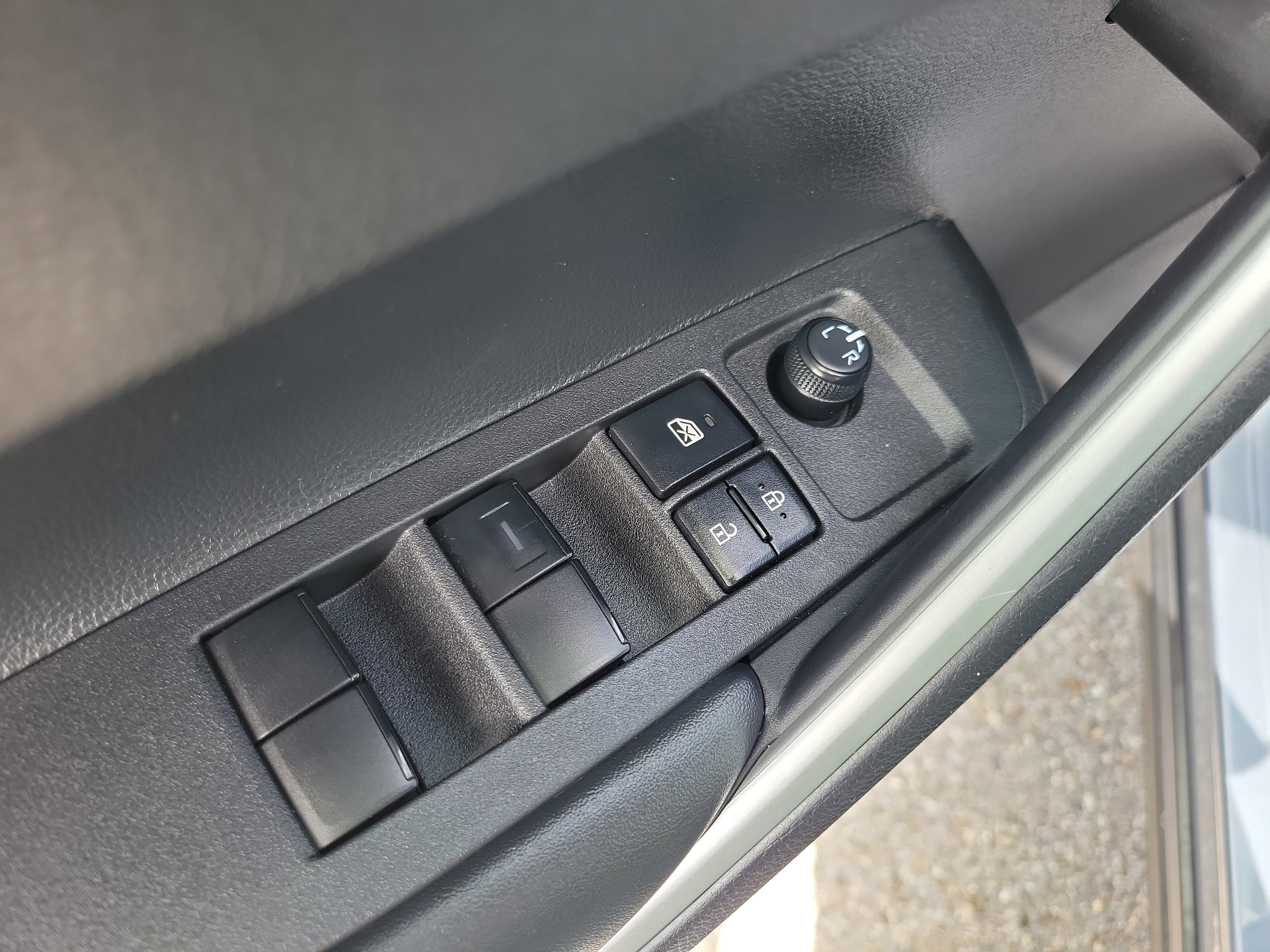 Used 2024 Toyota Corolla Cross SE image 17