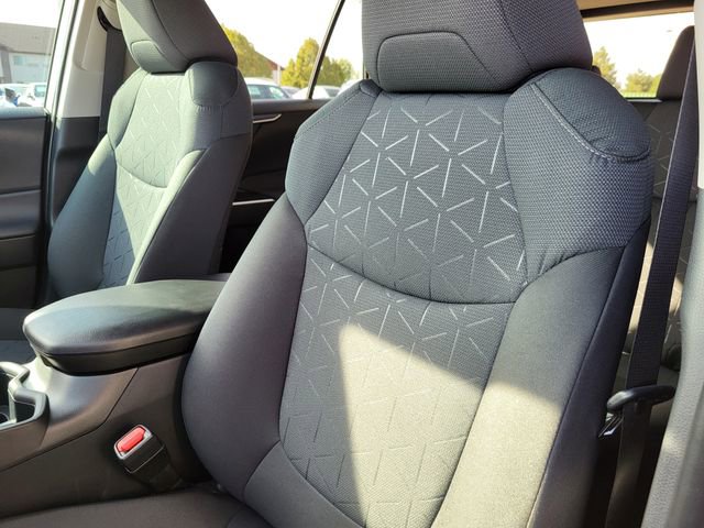 Used 2025 Toyota RAV4 XLE w/ Convenience Package image 15