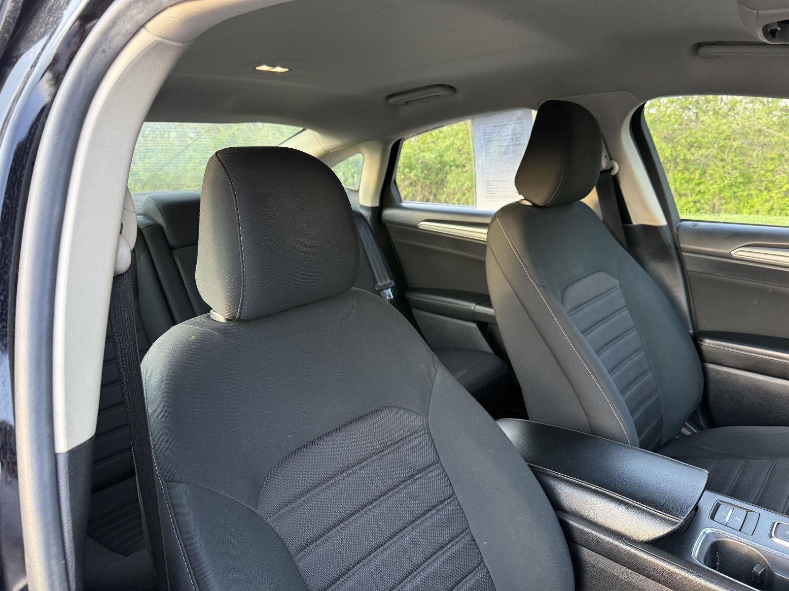 Used 2020 Ford Fusion SE FWD image 26