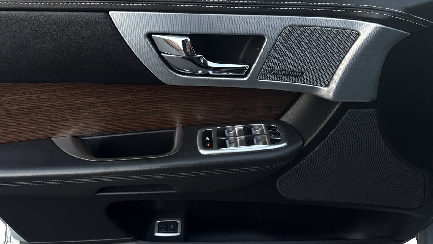 Used 2014 Jaguar XF 3.0 AWD/4WD image 17