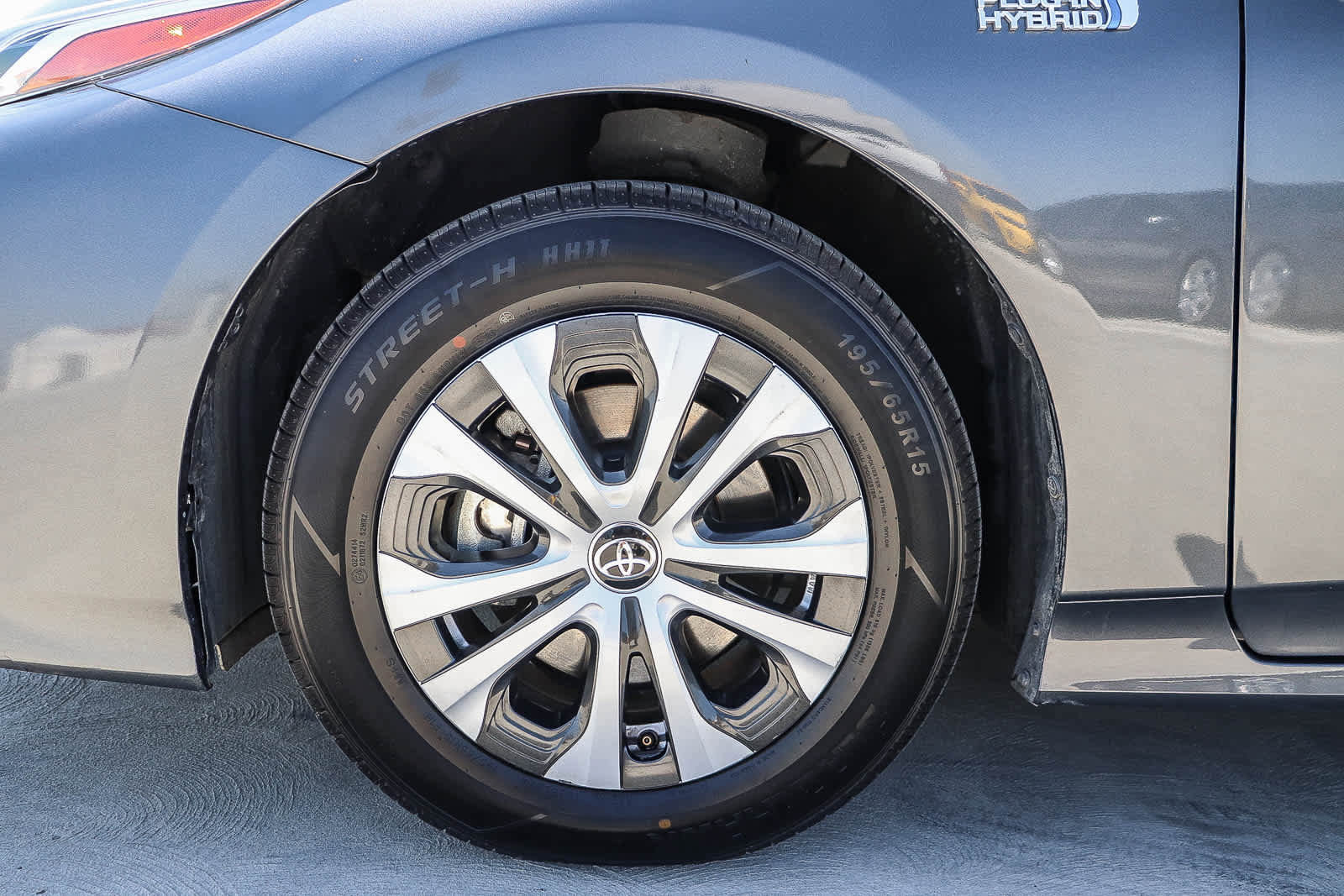 Used 2022 Toyota Prius Prime XLE image 11