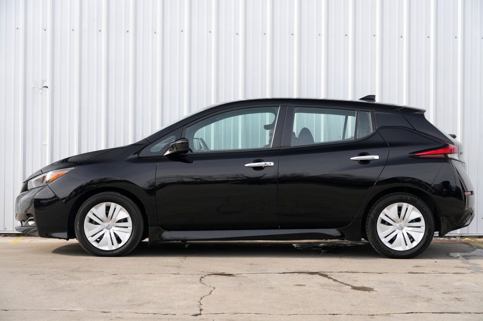 Used 2025 Nissan Leaf S image 8
