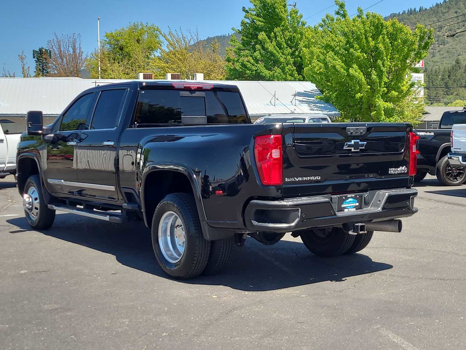 Used 2024 Chevrolet Silverado 3500 High Country w/ High Country Premium Package AWD/4WD image 12