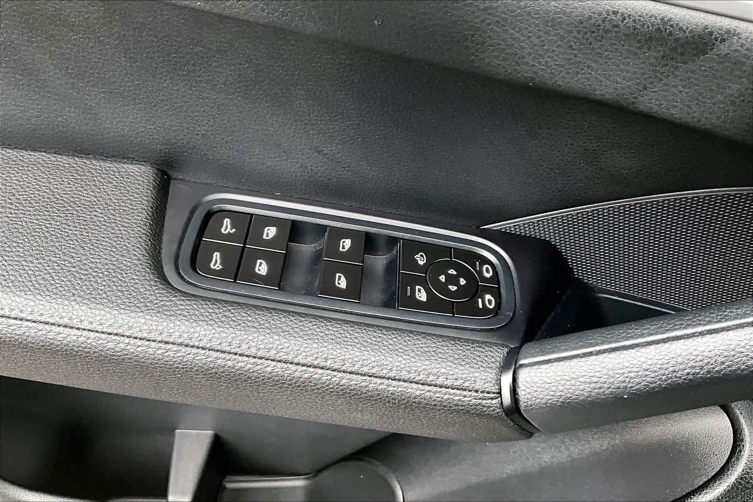 Used 2024 Porsche Cayenne AWD/4WD image 37