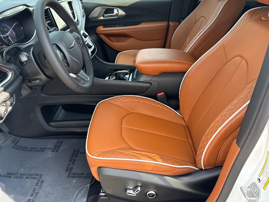 New 2026 Chrysler Pacifica Pinnacle image 9