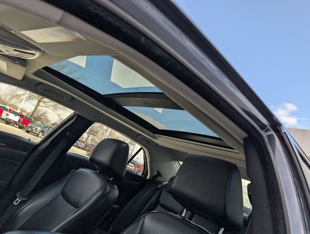 Used 2016 Chrysler 300 C image 3